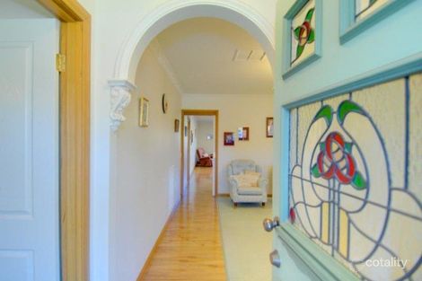 Property photo of 18 Elstead Way Lake Gardens VIC 3355