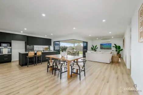 Property photo of 33 Belle Eden Drive Ashfield QLD 4670