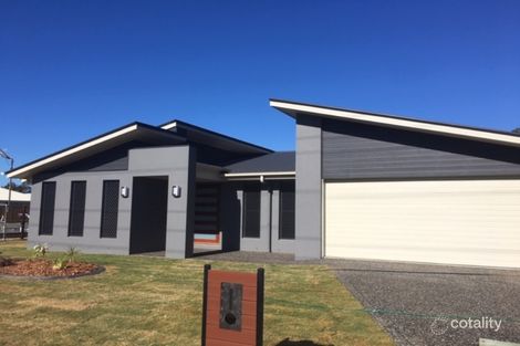 12 Senorita Pde, Urangan, QLD 4655