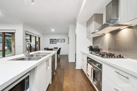 Property photo of 2 Halycon Bend Beveridge VIC 3753