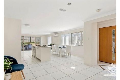 Property photo of 16 Bellagio Crescent Coomera QLD 4209