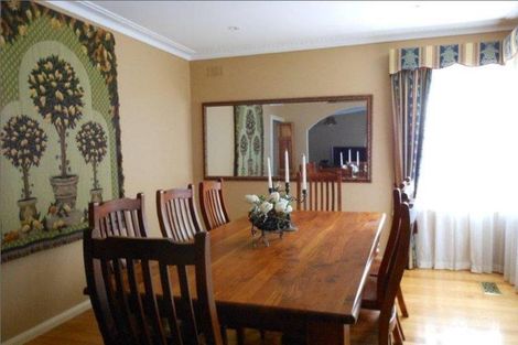 Property photo of 12 Taroona Avenue Mount Waverley VIC 3149