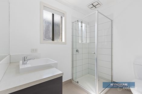 Property photo of 4 Finsbury Crescent Manor Lakes VIC 3024