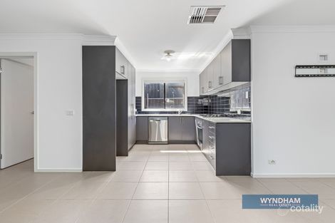 Property photo of 4 Finsbury Crescent Manor Lakes VIC 3024