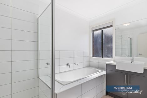 Property photo of 4 Finsbury Crescent Manor Lakes VIC 3024