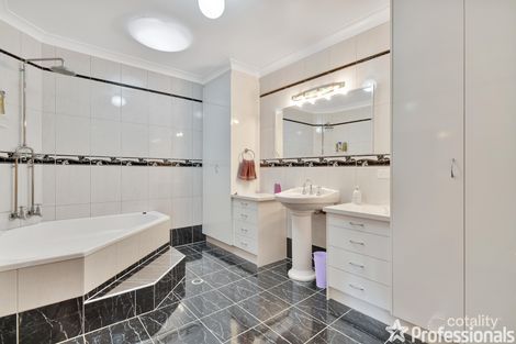 Property photo of 32 Chanel Court Wulkuraka QLD 4305