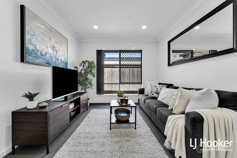 Property photo of 32 Sienna Circuit Yarrabilba QLD 4207