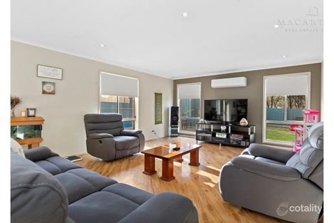 Property photo of 14 Corella Place Estella NSW 2650