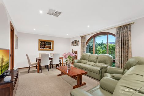Property photo of 8 Jeffs Court Endeavour Hills VIC 3802