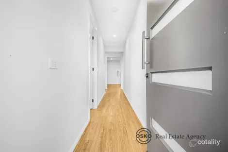 Property photo of 1 Carlby Road Fraser Rise VIC 3336