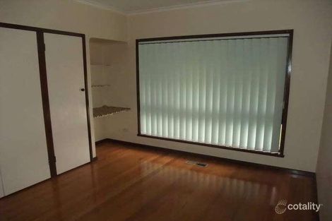 Property photo of 11 Chestnut Drive St Albans VIC 3021