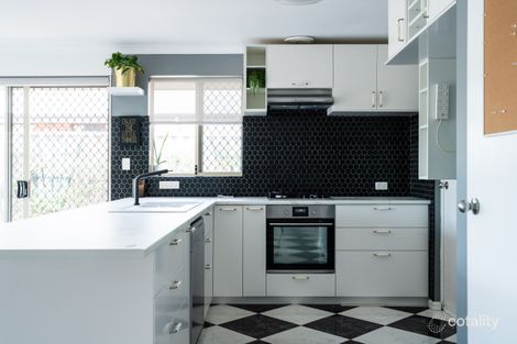 25 Adelphi Ct, Marangaroo, WA 6064