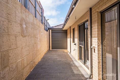 Property photo of 17 Teneriffe Rise Halls Head WA 6210