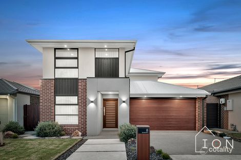 8 Dynasty Dr, Cranbourne South, VIC 3977