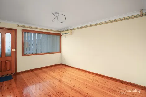 Property photo of 1/5 Shellharbour Road Lake Illawarra NSW 2528