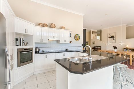 Property photo of 9 Pellatt Close Kenmore Hills QLD 4069