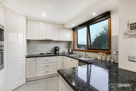 Property photo of 18 Brandon Court Endeavour Hills VIC 3802