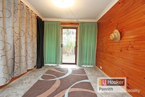 Property photo of 25 Tarawa Road Lethbridge Park NSW 2770