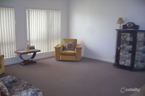 Property photo of 18 Hillview Place Leeton NSW 2705