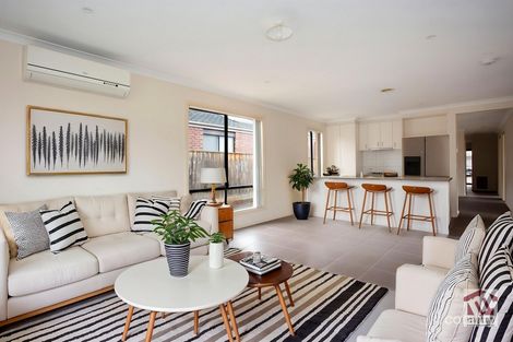 31 Yellow Gum Way, Manor Lakes, VIC 3024