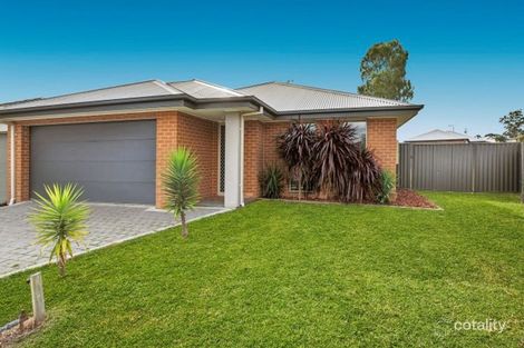Property photo of 2 Chestnut Chase Pakenham VIC 3810
