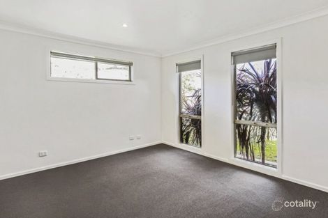 Property photo of 2 Chestnut Chase Pakenham VIC 3810