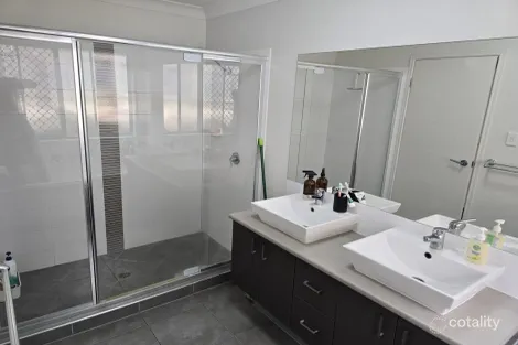 Property photo of 8 Brendan Thorne Place Marsden QLD 4132
