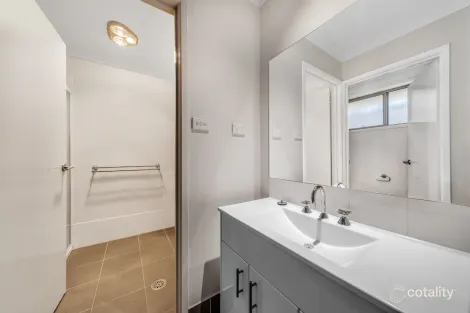Property photo of 38 Rowland Street Macgregor ACT 2615