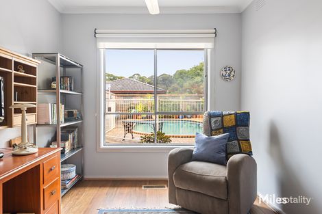 Property photo of 11 Leigh Court Macleod VIC 3085