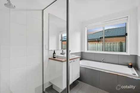 Property photo of 28 Atherton Street Armstrong Creek VIC 3217