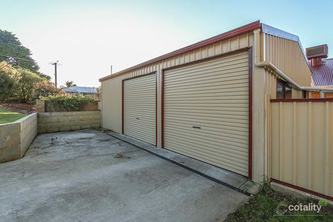 Property photo of 2 Gumnut Close Maida Vale WA 6057