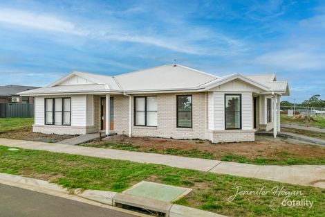 1 Hillcrest Rd, Drouin, VIC 3818