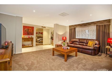 Property photo of 18 Spring Circuit Pakenham VIC 3810