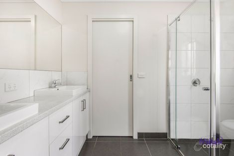 Property photo of 3 Woodlet Place Pakenham VIC 3810