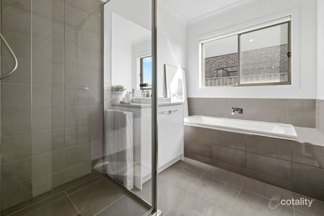 Property photo of 2 Butterscotch Esplanade Manor Lakes VIC 3024