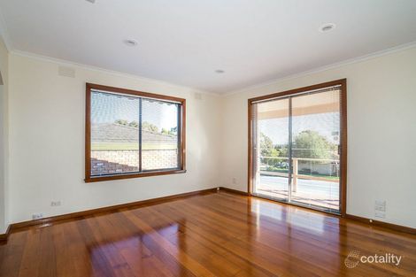 8 Daniel Solander Dr, Endeavour Hills, VIC 3802