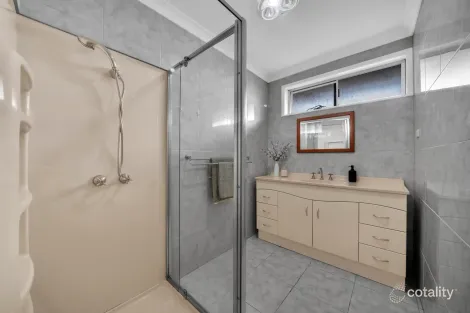 Property photo of 55 Lorraine Crescent Jacana VIC 3047