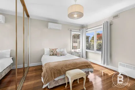 Property photo of 225 Dowling Street Wendouree VIC 3355