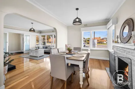 Property photo of 225 Dowling Street Wendouree VIC 3355