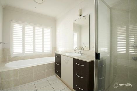 Property photo of 13 Greenway Circuit Mount Ommaney QLD 4074