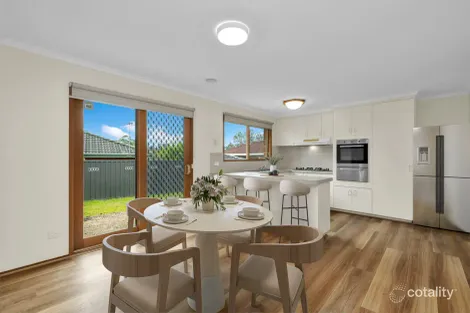 Property photo of 2 Gullquist Way Pakenham VIC 3810