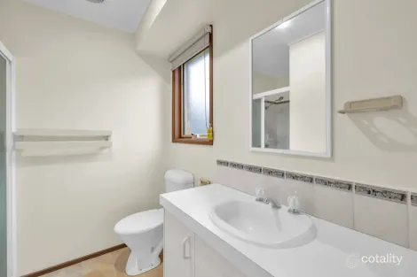 Property photo of 2 Gullquist Way Pakenham VIC 3810