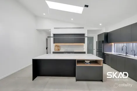 Property photo of 18 Skyway Avenue Wollert VIC 3750