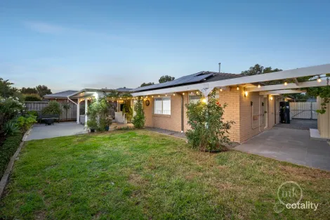 Property photo of 23 Laurimar Boulevard Doreen VIC 3754