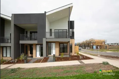 Property photo of 11 Onslow Walk Wyndham Vale VIC 3024