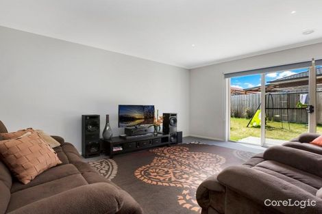 Property photo of 1/16-18 Phelan Drive Cranbourne North VIC 3977