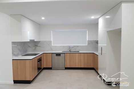 Property photo of 28 Peasant Street Holland Park West QLD 4121