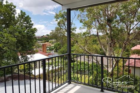 Property photo of 28 Peasant Street Holland Park West QLD 4121
