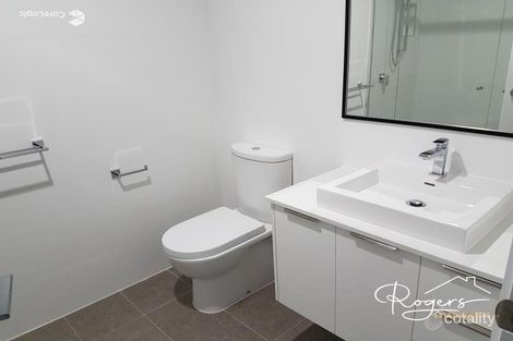 Property photo of 28 Peasant Street Holland Park West QLD 4121