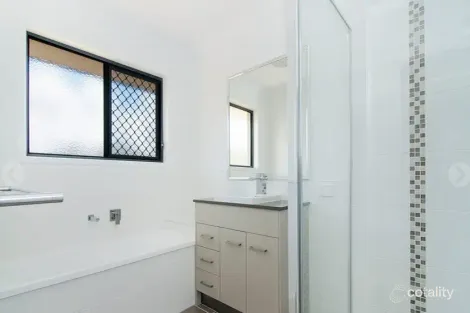 Property photo of 52 Ellabay Crescent Redland Bay QLD 4165